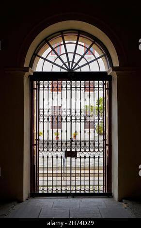 Ancienne porte avec grille, Rio Banque D'Images