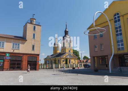 Võru, Estonie - juin 15, 2021: Place principale de Voru en Estonie, Europe.Espace loisirs. Banque D'Images