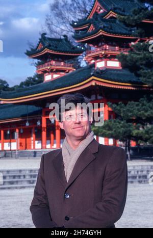 1980s, Handsome 30's Man Touring Japon Banque D'Images