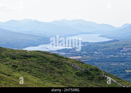 Vues sur le Loch Linnhe, le Loch Eil et le fort William depuis Ben Nevis (la plus haute montagne du Royaume-Uni, Ben Nevis se trouve à 1,345 mètres Banque D'Images