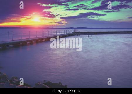 Vue sur le lac Balaton au coucher du soleil.Siofok, Hongrie Banque D'Images