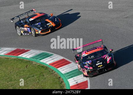 Scarperia, 19 novembre 2021 : course 1 du défi Ferrari Trofeo Pirelli lors des finales du défi Ferrari au Mugello 2021.Italie. Banque D'Images