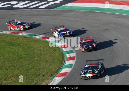 Scarperia, 19 novembre 2021 : course 1 du défi Ferrari Trofeo Pirelli lors des finales du défi Ferrari au Mugello 2021.Italie. Banque D'Images