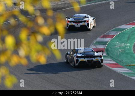 Scarperia, 19 novembre 2021 : course 1 du défi Ferrari Trofeo Pirelli lors des finales du défi Ferrari au Mugello 2021.Italie. Banque D'Images