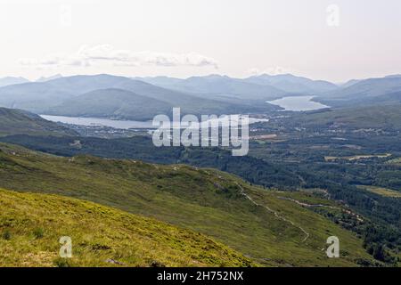 Vues sur le Loch Linnhe, le Loch Eil et le fort William depuis Ben Nevis (la plus haute montagne du Royaume-Uni, Ben Nevis se trouve à 1,345 mètres Banque D'Images