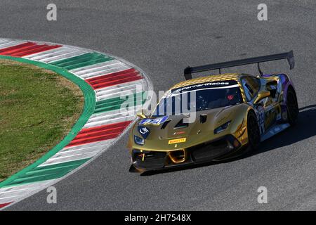 Scarperia, 19 novembre 2021: Ferrari Challenge Coppa Shell Race 1 pendant les finales du monde du défi Ferrari à Mugello 2021.Italie. Banque D'Images