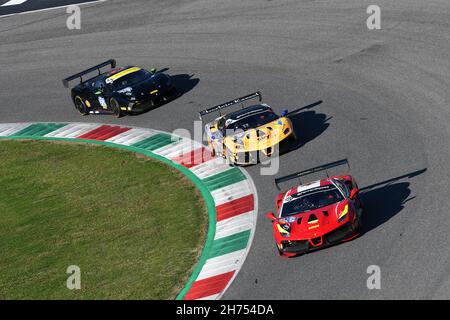 Scarperia, 19 novembre 2021: Ferrari Challenge Coppa Shell Race 1 pendant les finales du monde du défi Ferrari à Mugello 2021.Italie. Banque D'Images