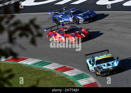 Scarperia, 19 novembre 2021: Ferrari Challenge Coppa Shell Race 1 pendant les finales du monde du défi Ferrari à Mugello 2021.Italie. Banque D'Images