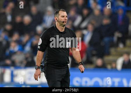 Huddersfield, Royaume-Uni.20 novembre 2021.Arbitre Tim Robinson en action pendant le match à Huddersfield, Royaume-Uni le 11/20/2021.(Photo de Simon Whitehead/News Images/Sipa USA) crédit: SIPA USA/Alay Live News Banque D'Images