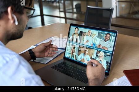 Réunion de travail d'équipe virtuelle avec le responsable d'entreprise indien. Banque D'Images