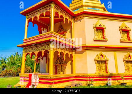 Wat Phol Phao temple bouddhiste dans l'architecture or et rouge meilleurs temples étonnants à Luang Prabang Laos. Banque D'Images