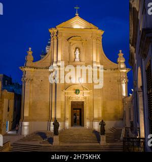 Beleuchtete Kathedrale St. Marija in Zitadelle von Gozo BEI Dämmerung in blaue Stunde, IR-Rabat Għawdex, Victoria, Gozo, Malte Banque D'Images