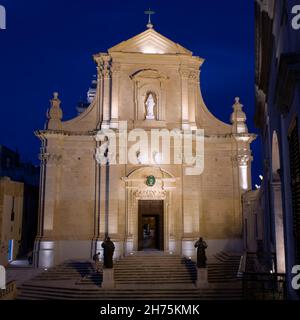 Beleuchtete Kathedrale St. Marija in Zitadelle von Gozo BEI Dämmerung in blaue Stunde, IR-Rabat Għawdex, Victoria, Gozo, Malte Banque D'Images