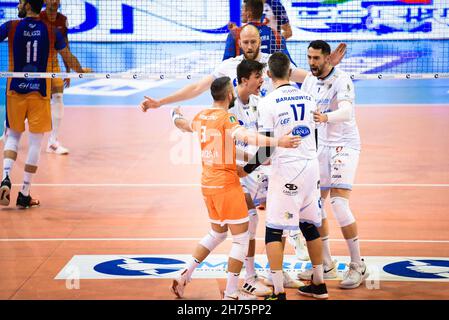 Latina, Italie.20 novembre 2021. Exultation (Top Volley Cisterna) pendant Top Volley Cisterna vs Vero Volley Monza, Volleyball Italien Serie A Men SuperLeague Championship Championship à Latina, Italie, novembre 20 2021 crédit: Independent photo Agency/Alay Live News Banque D'Images