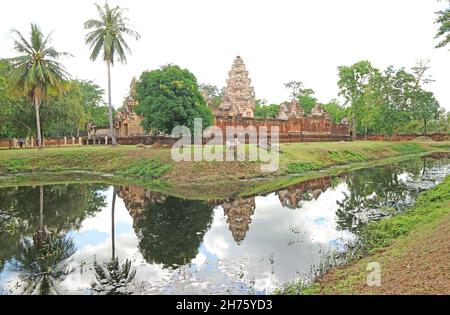 Incroyable ancien temple Khmer complexe ruines de Prasat Sdok Kok Thom vue de l'extérieur, province de sa Kaeo, Thaïlande Banque D'Images