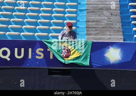 Montevideu, Uruguai, États-Unis.20 novembre 2021.Finale de la COPA Sudamericana: Athletico Paranaense et Red Bull Bragantino.Les fans arrivent pour le match de football entre Athletico Paranense et Red Bull Bragantino, valable pour la finale de la Copa Sudamericana, qui s'est tenue au stade Centenario, à Montevideo, en Uruguay, samedi (20).Credit: Leco Viana/TheNews2 (Credit image: © Leco Viana/TheNEWS2 via ZUMA Press Wire) Banque D'Images