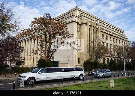 Bucarest, Roumanie - 18 novembre 2021 : Palais Victoria qui abrite le siège du gouvernement roumain, à Bucarest. Banque D'Images