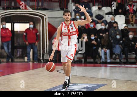 Varese, Italie.20 novembre 2021.10 Giovanni de Nicolao OpenJobMetis Varese lors du match de championnat de LBA Italie entre Openjobmestis Varèse et Bertram Derthona Tortona, à Varèse, en Italie, le 20 novembre 2021.Crédit : Agence photo indépendante/Alamy Live News Banque D'Images