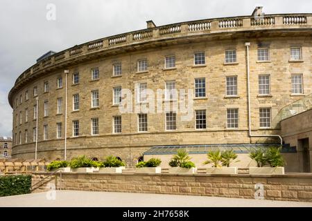 Le Crescent Hotel and Spa est un bâtiment classé de catégorie II à Buxton Derbyshire, récemment rénové avec l'aide d'une subvention du fonds de loterie du patrimoine Banque D'Images