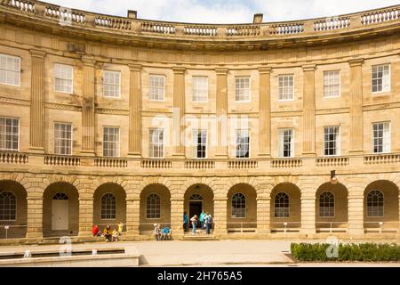 Le Crescent Hotel and Spa est un bâtiment classé de catégorie II à Buxton Derbyshire, récemment rénové avec l'aide d'une subvention du fonds de loterie du patrimoine Banque D'Images