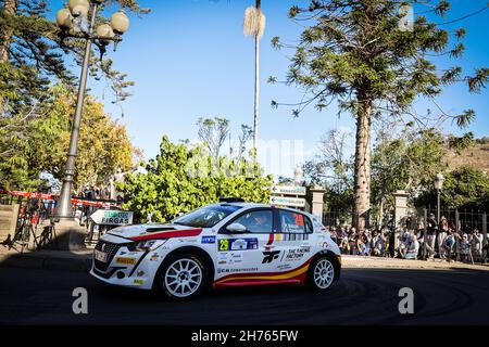 29 Bassas Mas Josep (ESP), Coronado Jimenez Axel (ESP), Peugeot 208, Rally Team Spain, action pendant le Rally 2021 FIA Islas Canarias, 8e tour du Championnat européen de Rallye 2021 FIA, du 18 au 20 novembre 2021 à Las Palmas de Gran Canaria, Espagne - photo: Gregory Larrc Rally et/PI/LiveMedia Banque D'Images