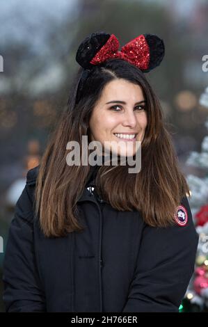 Karine Ferri participe au Noël enchanté de Disney au parc Disneyland Paris à Marne-la-Vallée, près de Paris, France, le 20 novembre 2021.Photo d'Aurore Marechal/ABACAPRESS.COM Banque D'Images