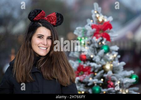 Karine Ferri participe au Noël enchanté de Disney au parc Disneyland Paris à Marne-la-Vallée, près de Paris, France, le 20 novembre 2021.Photo d'Aurore Marechal/ABACAPRESS.COM Banque D'Images