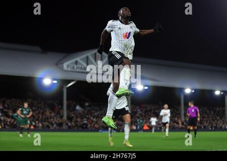 Londres, Royaume-Uni.20 novembre 2021.Neeskens Kebano de Fulham célèbre après avoir obtenu le troisième but de ses équipes.EFL Skybet Championship Match, Fulham et Barnsley au Craven Cottage à Londres le samedi 20 novembre 2021. Cette image ne peut être utilisée qu'à des fins éditoriales.Utilisation éditoriale uniquement, licence requise pour une utilisation commerciale.Aucune utilisation dans les Paris, les jeux ou les publications d'un seul club/ligue/joueur. photo par Steffan Bowen/Andrew Orchard sports photographie/Alay Live news crédit: Andrew Orchard sports photographie/Alay Live News Banque D'Images