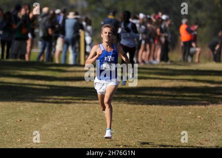 Conner Mantz, de BYU, remporte la course masculine en 28:33.1 lors des championnats de fond de la NCAA au parc régional d'Apalachee, samedi 20 novembre 2021, in Banque D'Images