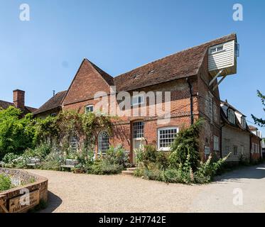 EAST BERGHOLT, SUFFOLK, Royaume-Uni - 18 JUILLET 2021 : vue extérieure de Flatford Mill Banque D'Images