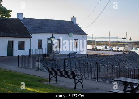 5 juillet 2018.Port de Groomsport Village dans le comté en Irlande du Nord.Le centre d'accueil dans les anciens cottages irlandais sur Cockle Row et c'est trad Banque D'Images