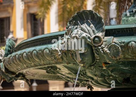 Détail de la fontaine de bronze des Trois Grâces de Plaça Reial (Plaza Real ou Royal Plaza), carré dans le Barri Gotic de Barcelone, Catalogne, Espagne Banque D'Images