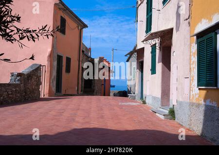 L'ancien petit village de Tellaro près de Lerici, la Spezia dans le Golfo dei Poeti (Golfe des poètes ou Golfe de la Spezia) Italie, Europe. Banque D'Images