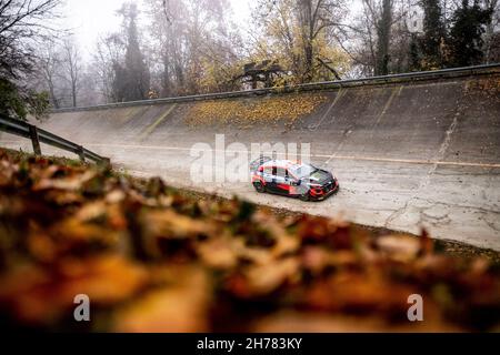 02 Solberg Oliver (swe), Edmondson Elliot (gbr), Hyundai 2C Competition, Hyundai i20 coupe WRC, action pendant le Rallye ACI Monza, 12e tour du WRC 2021 de la FIA, FIA World Rally Championship, du 18 au 21 novembre 2021 à Monza, Italie - photo Nikos Katikis / DPPI Banque D'Images