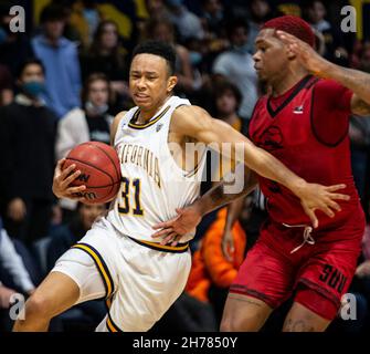 Novembre 18 2021 Berkeley, CA É.-U. la garde de Californie Jordan Shepherd (31) va à la canopée pendant le match de basket-ball des hommes NCAA entre les Thunderbirds du sud de l'Utah et les Golden Bears de Californie.La Californie a gagné en double heures supplémentaires 75-68 au Hass Pavilion Berkeley en Californie Thurman James / CSM Banque D'Images