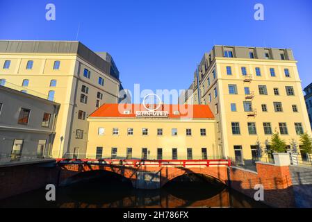 Wroclaw, Pologne, octobre 2021 Construction de l'usine Maria sur la rivière Oder à Wroclaw après rénovation Banque D'Images