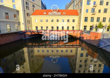 Wroclaw, Pologne, octobre 2021 Construction de l'usine Maria sur la rivière Oder à Wroclaw après rénovation Banque D'Images