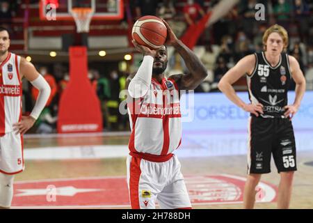 Anthony Beane OpenJobMetis Varese lors du championnat LBA Italie entre Openjobmestis Varèse et Bertram Derthona Tortona, à Varèse, Italie, le 20 novembre 2021.Crédit : Fabio Averna/Alay Live News Banque D'Images