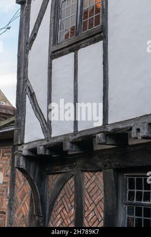 Façade de la maison d'architecture Tudor et poutres de soutien à York Angleterre Banque D'Images