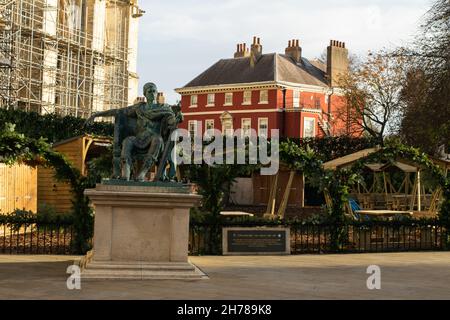 Statue de bronze de Constantine The Great à côté de York Minster, en Angleterre de York Banque D'Images