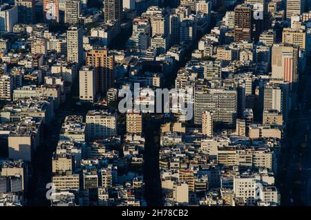 Vue aérienne d'Ipanema et Leblon Beach depuis la montagne de Rio de Janeiro, Brésil Banque D'Images