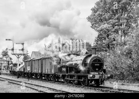 BR '2F' 0-6-0ST N° 51456 part de Ramsbottom sur le chemin de fer East Lancashire Banque D'Images