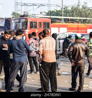 Gazipur, Delhi, Inde – décembre 25 2020 : manifestations des agriculteurs indiens sikhs et hindous du Punjab, de l'Uttar Pradesh et de l'Uttarakhand à la frontière de Delhi-UP Banque D'Images