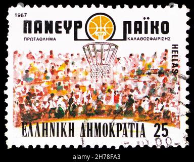 MOSCOU, RUSSIE - 25 OCTOBRE 2021: Timbre-poste imprimé en Grèce consacré au 25ème championnat européen de basket-ball - scènes, série, vers 1987 Banque D'Images