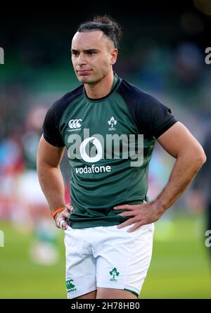 James Lowe, de l'Irlande, se réchauffe sur le terrain avant le match international d'automne au stade Aviva de Dublin, en Irlande.Date de la photo: Dimanche 21 novembre 2021. Banque D'Images