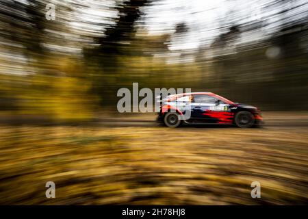 02 Solberg Oliver (swe), Edmondson Elliot (gbr), Hyundai 2C Competition, Hyundai i20 coupe WRC, action pendant le Rallye ACI Monza, 12e tour du WRC 2021 de la FIA, FIA World Rally Championship, du 18 au 21 novembre 2021 à Monza, Italie - photo: Nikos Katikis/DPPI/LiveMedia Banque D'Images