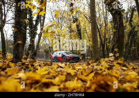 02 Solberg Oliver (swe), Edmondson Elliot (gbr), Hyundai 2C Competition, Hyundai i20 coupe WRC, action pendant le Rallye ACI Monza, 12e tour du WRC 2021 de la FIA, FIA World Rally Championship, du 18 au 21 novembre 2021 à Monza, Italie - photo: Nikos Katikis/DPPI/LiveMedia Banque D'Images