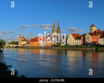 Ratisbonne, Allemagne : vue panoramique sur le Danube Banque D'Images