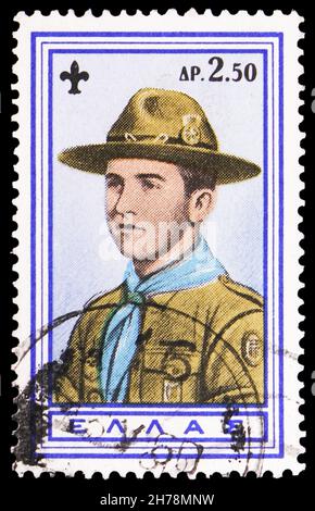 MOSCOU, RUSSIE - 25 OCTOBRE 2021 : timbre-poste imprimé en Grèce montre le prince héritier Constantine comme scout, série du 50e anniversaire des scouts, vers 1 Banque D'Images