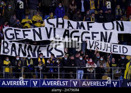 SINT-TRUIDEN, BELGIQUE - NOVEMBRE 21 : les supporters de Sint-Truidense VV lors du match Jupiler Pro League entre Sint-Truidense VV et Royal Antwerp FC à Stayen le 21 novembre 2021 à Sint-Truiden, Belgique (photo de Joris Verwijst/Orange Pictures) Banque D'Images